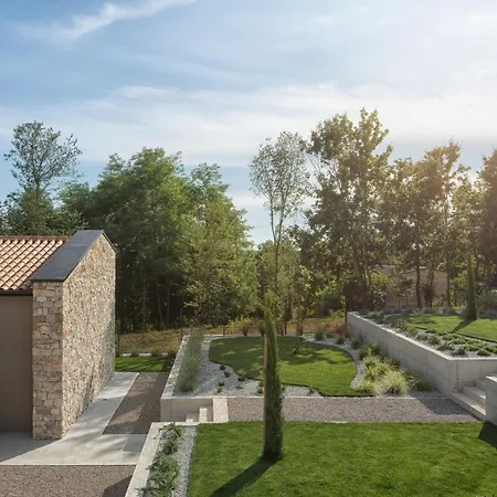 Ulmus Villa Karojba