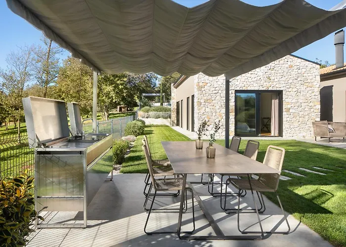 Ulmus 빌라 Karojba