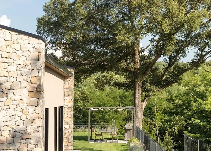 Ulmus 빌라 Karojba